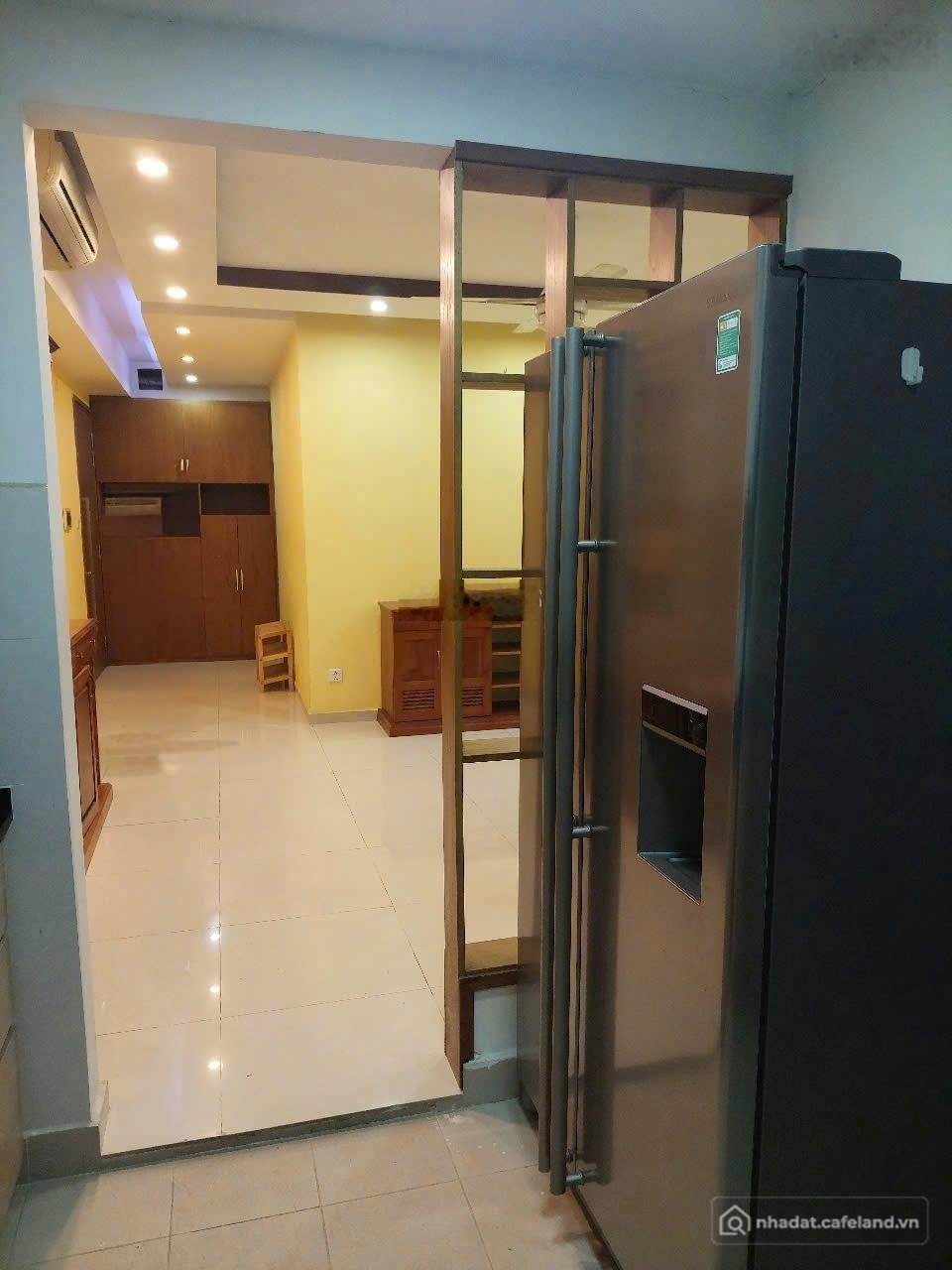 Bán căn hộ chung cư: Chính chủ bán căn 123m2. Tầng trung. 3Pn-2vs full nội thất,