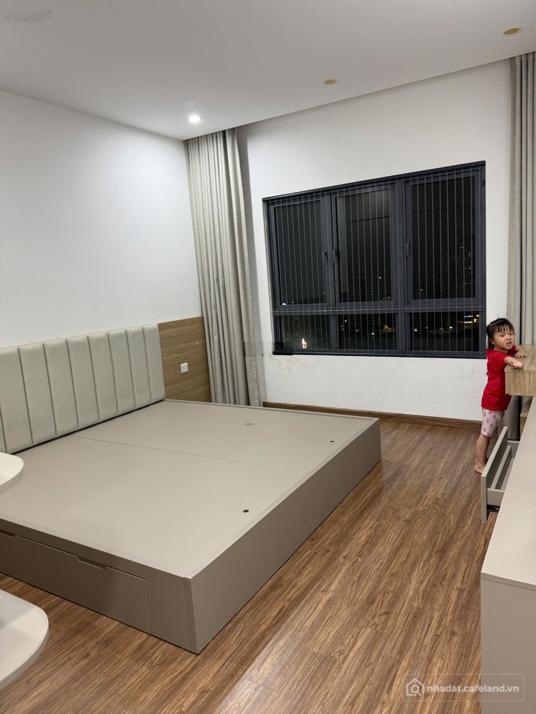 Bán căn hộ chung cư: Chính chủ bán căn 132m2 tầng cao. 3Pn+1 đa năng - 3vs. Full
