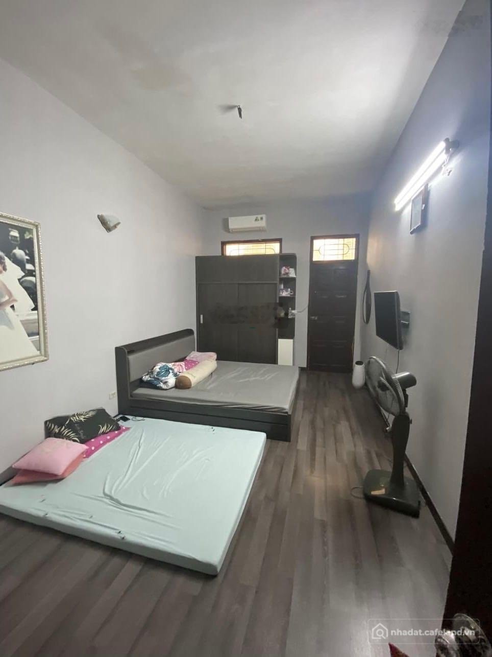 Bán nhà riêng: Cần bán gấp nhà ở Nguyễn Viết Xuân - Thanh Xuân, gara ô tô, 93m2,
