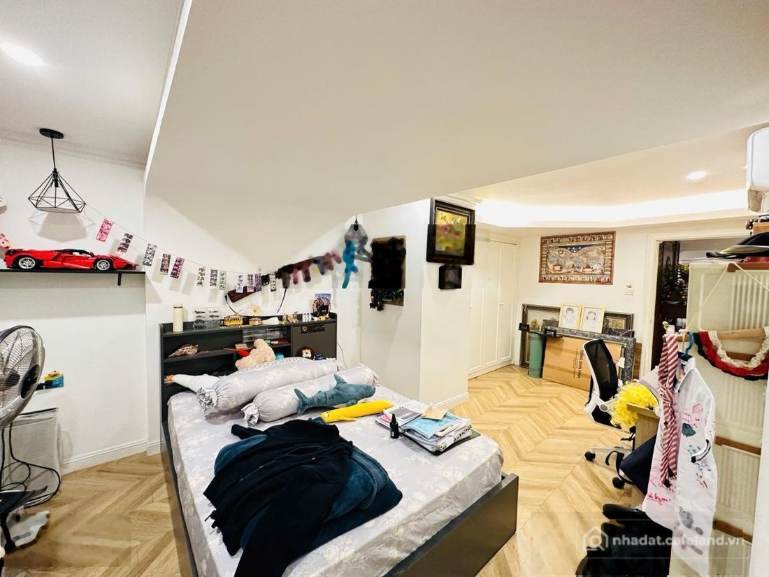 Bán căn hộ chung cư: Căn hộ duplex Royal City, DT 143m2, nhỉnh 19tỷ