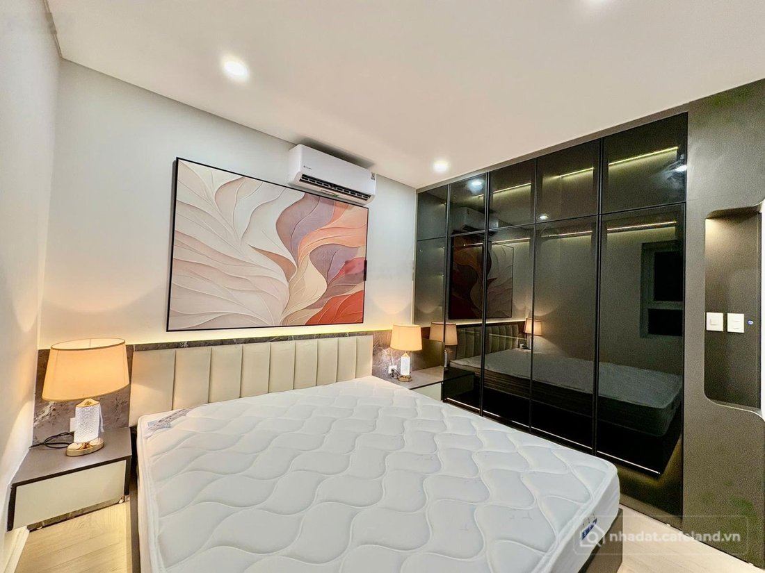 Bán căn hộ chung cư: Gia đình chuyển vào Sài Gòn bán gấp căn hộ 135m2 tầng 15 ba