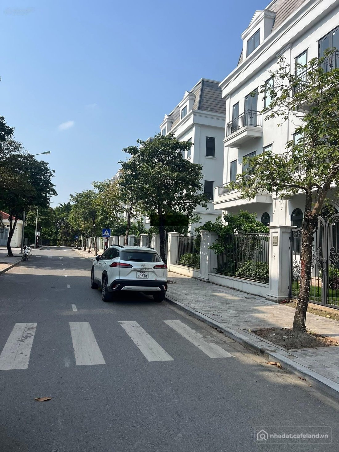 Bán biệt thự: Bán căn biệt thự vip diện tích 213 m2 tại khu đô thị solasta mansi