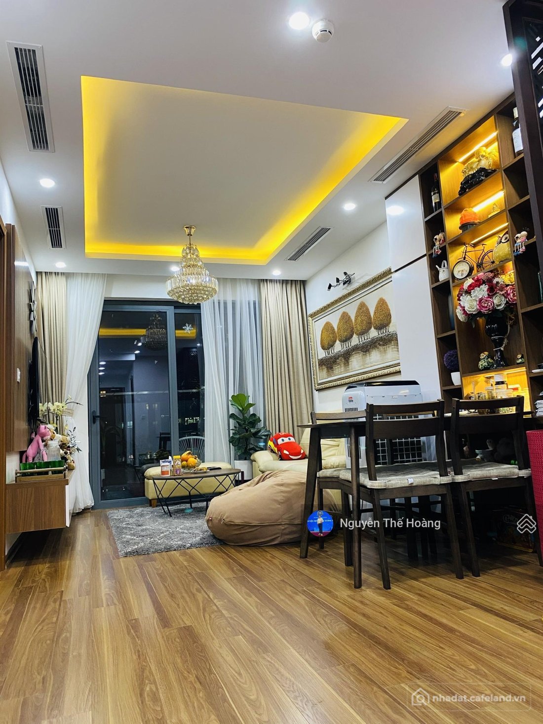 Bán căn hộ chung cư: Gia đình cần bán CH 3N - 2WC, 128m2 tòa Mulberry. Tầng trun