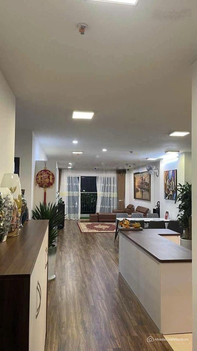 Bán căn hộ chung cư: Chủ cần bán nên giảm chảo giá hơn 9tỷ, DT 141m2, có sẵn chỗ