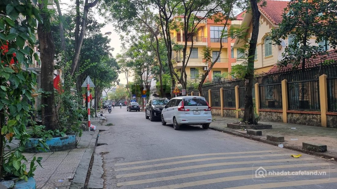 Bán biệt thự: Cần bán gấp nhà phân lô khu đô thị Định Công, tiện ích đỉnh cao, g