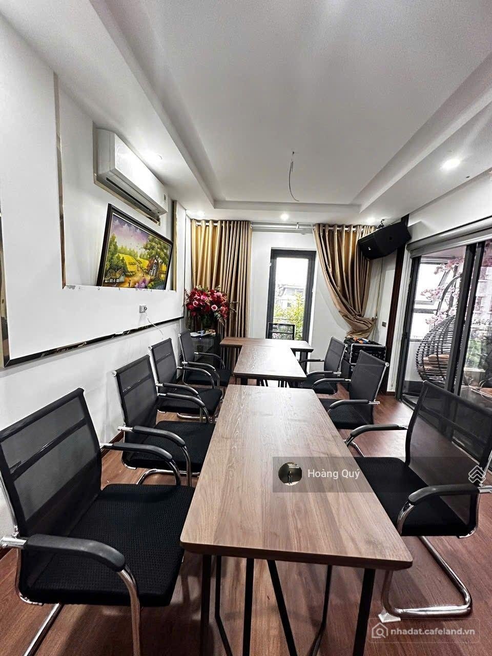 Bán biệt thự: Biệt thự vị trí kinh doanh Khuất Duy Tiến. Diện tích 150m2*5 tầng 