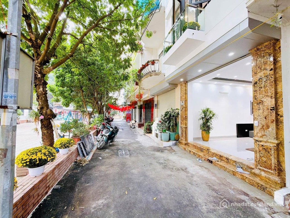 Bán nhà riêng: Bán nhà khu phân lô thanh xuân : 5 tầng thang máy 50m2. 2 thoáng 