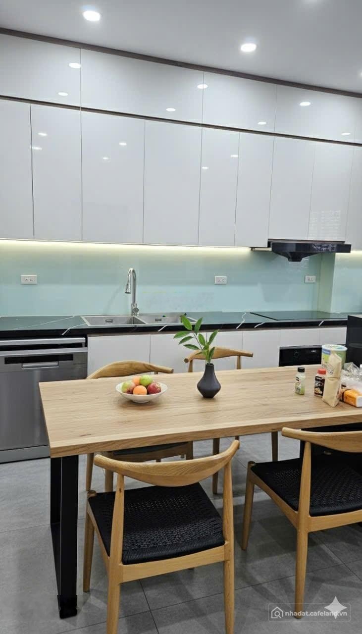 Bán căn hộ chung cư: Chung cư 96m² trung tâm Thanh Xuân, 3 ngủ, Ban công dài 12m