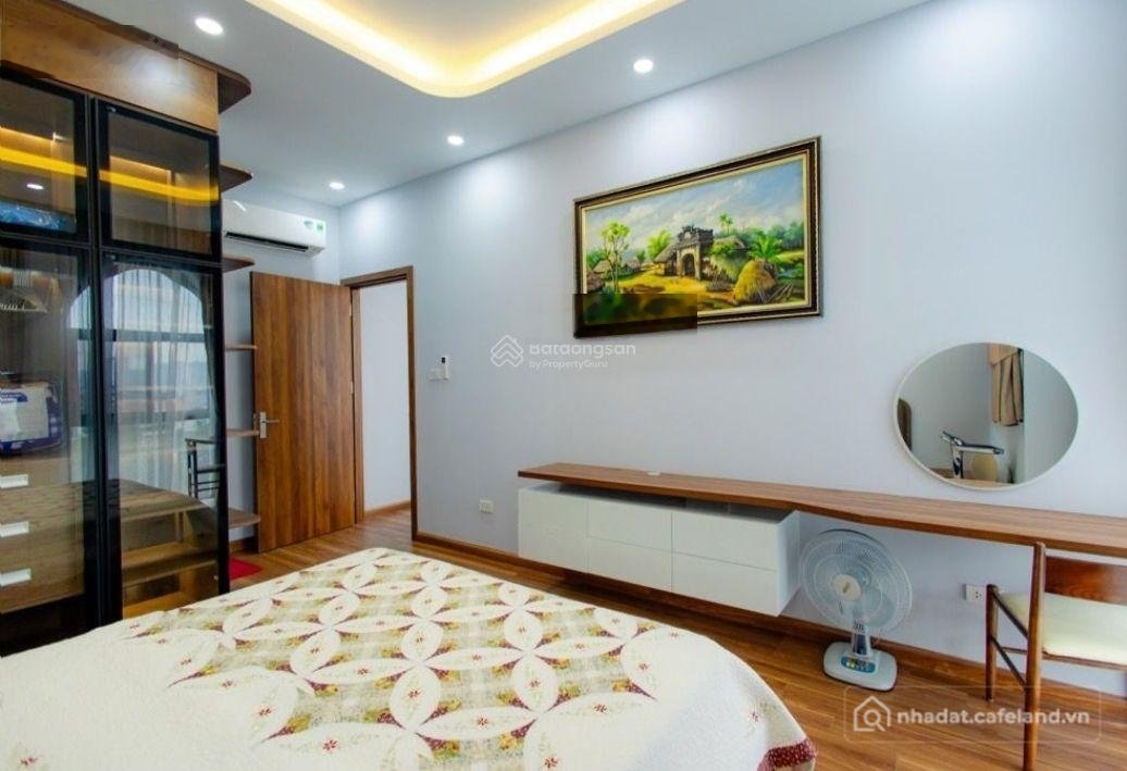 Bán biệt thự: Em bán Him Lam Vạn Phúc DT 102m2; 7 tầng thang máy, MT đường 32m g