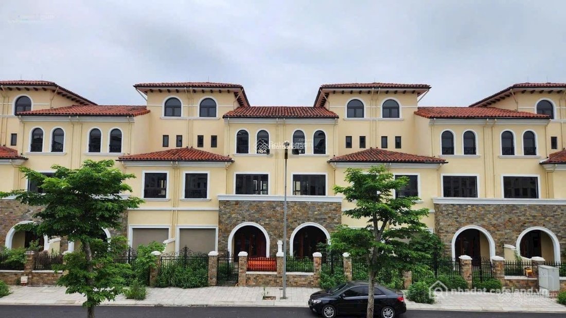 Bán biệt thự: Chính chủ gửi bán căn liền kề 2 mặt thoáng khu vista Palma tại Nam