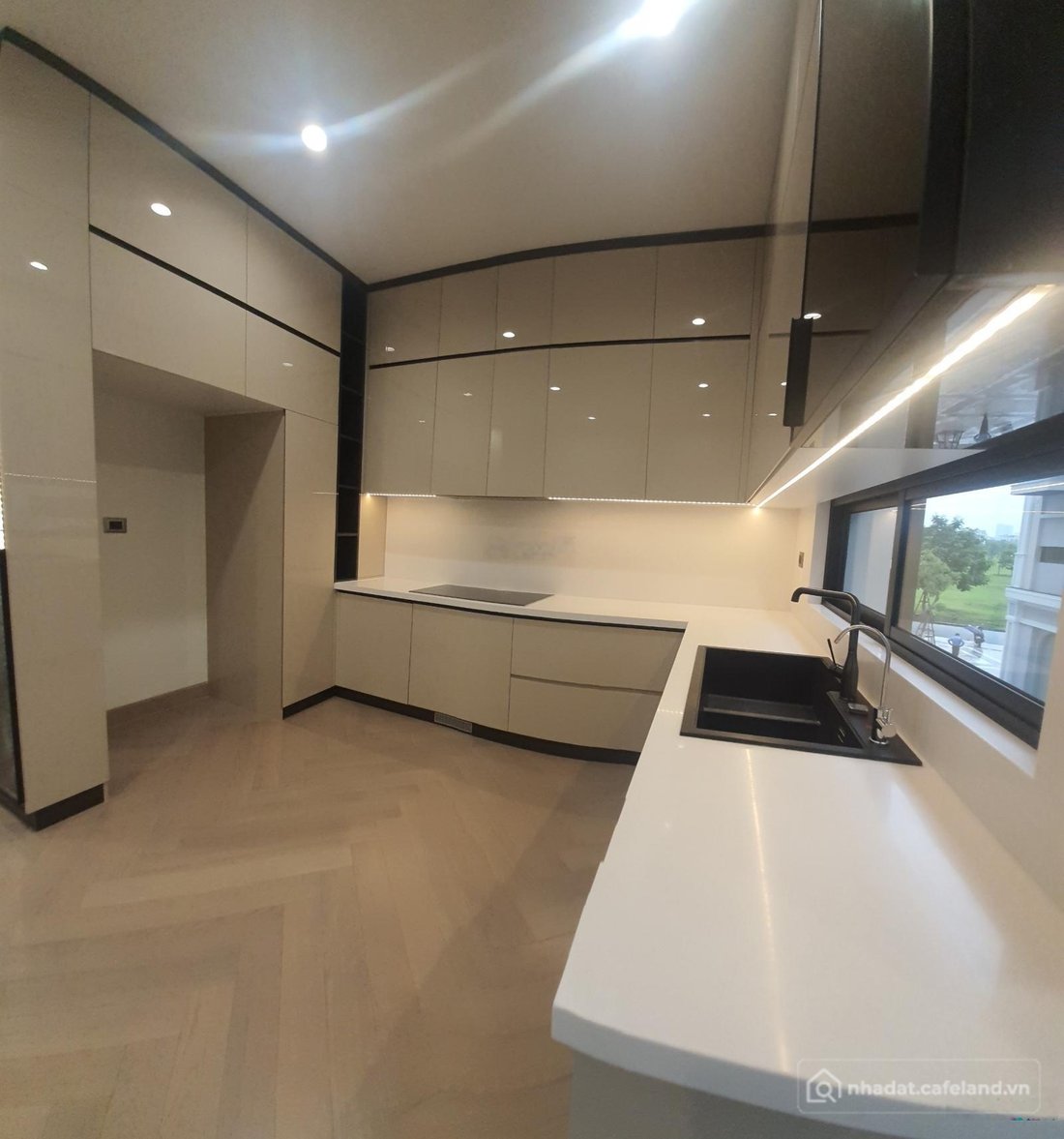 Bán biệt thự: 38 tỷ, vị trí đẹp, mặt đường lớn 17m. DA The Manor Central Park, D