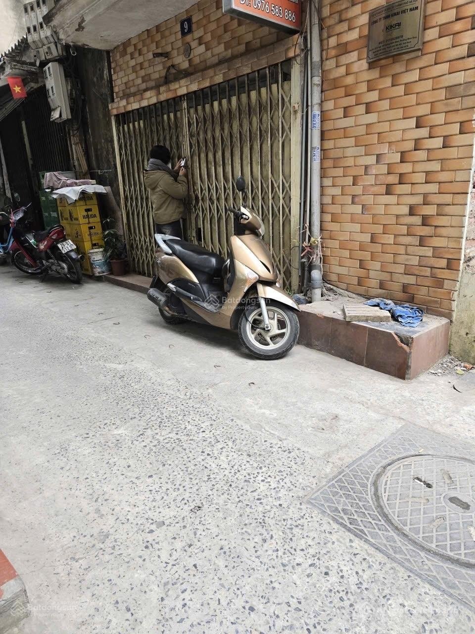 Bán nhà riêng: Bán Nhà Minh Khai 34m² Cách Mặt Phố 20m, Ô Tô 5 Chỗ Qua Cửa, Giá 