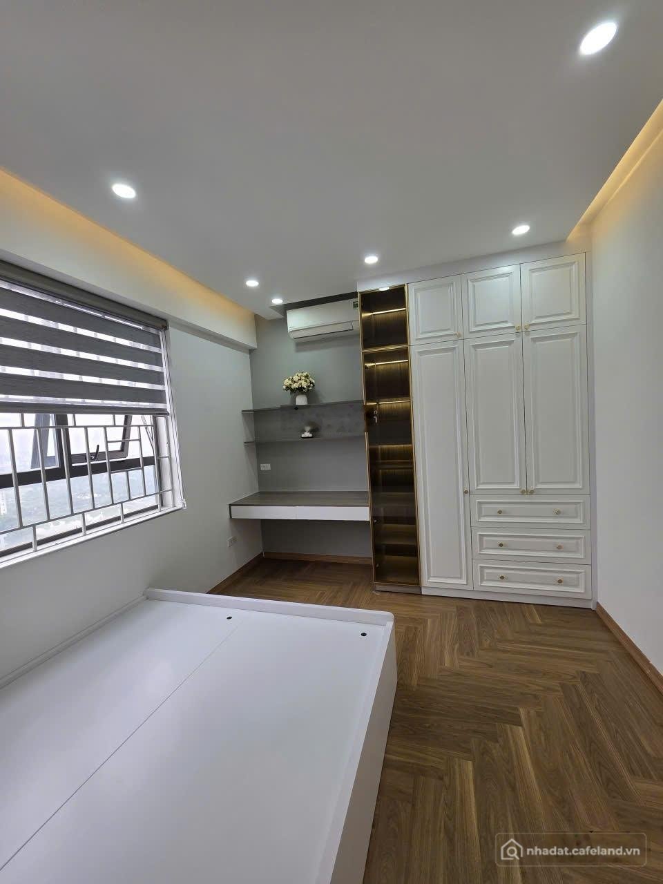 Bán căn hộ chung cư: Chính chủ bán căn hộ tòa 18T1 The Golden Nam An Khánh, hướn