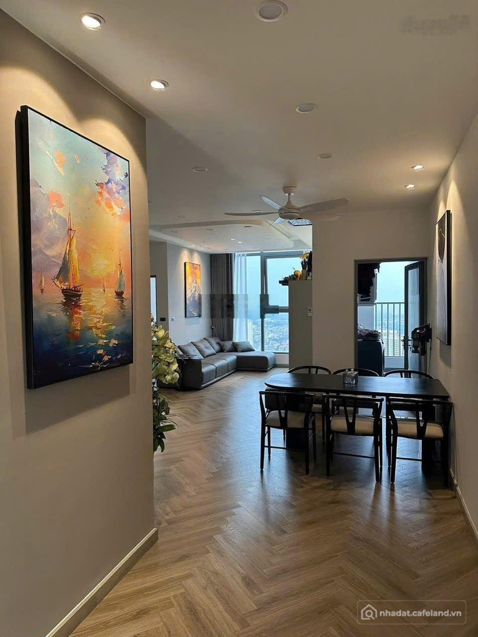 Bán căn hộ chung cư: Chính chủ cần bán căn 136m full nội thất đã có sổ chung cư 