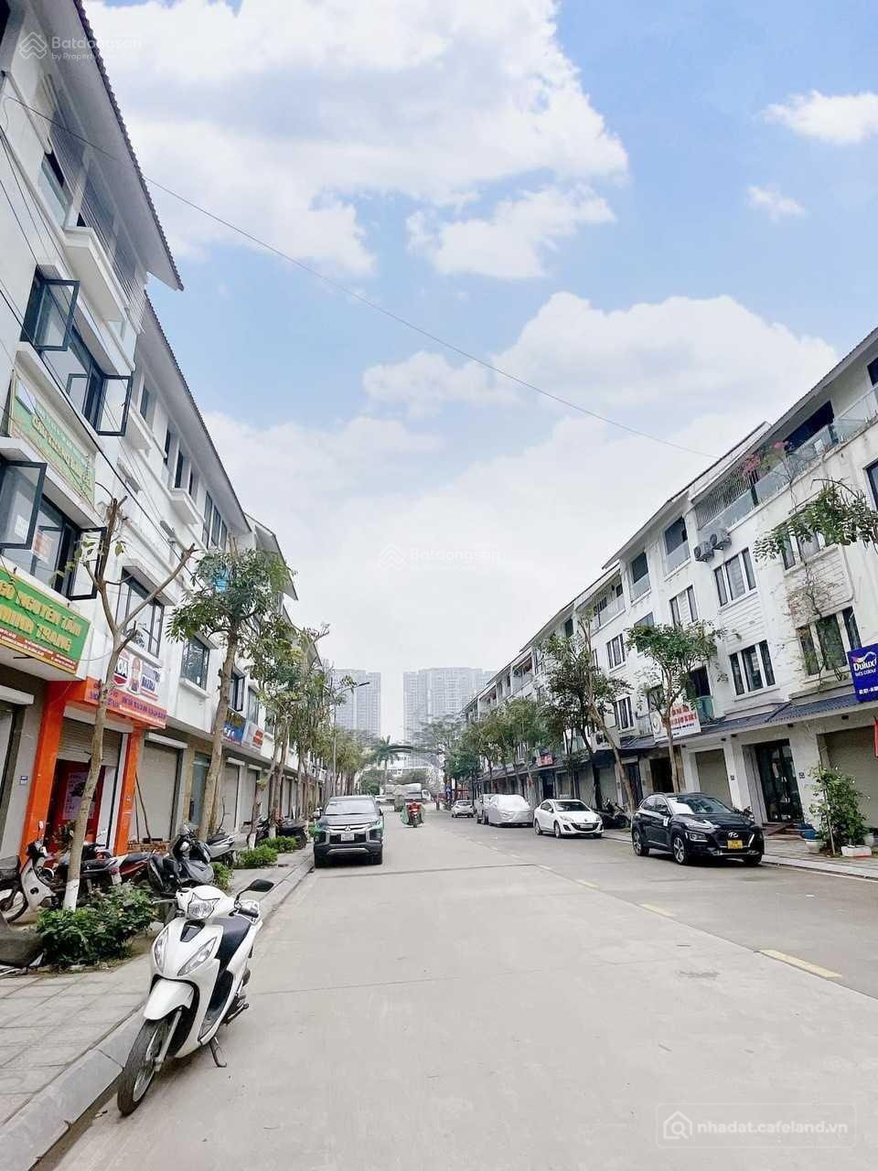 Bán biệt thự: Chính chủ gửi bán căn liền kề Geleximco Lê Trọng Tấn khu A33, diện