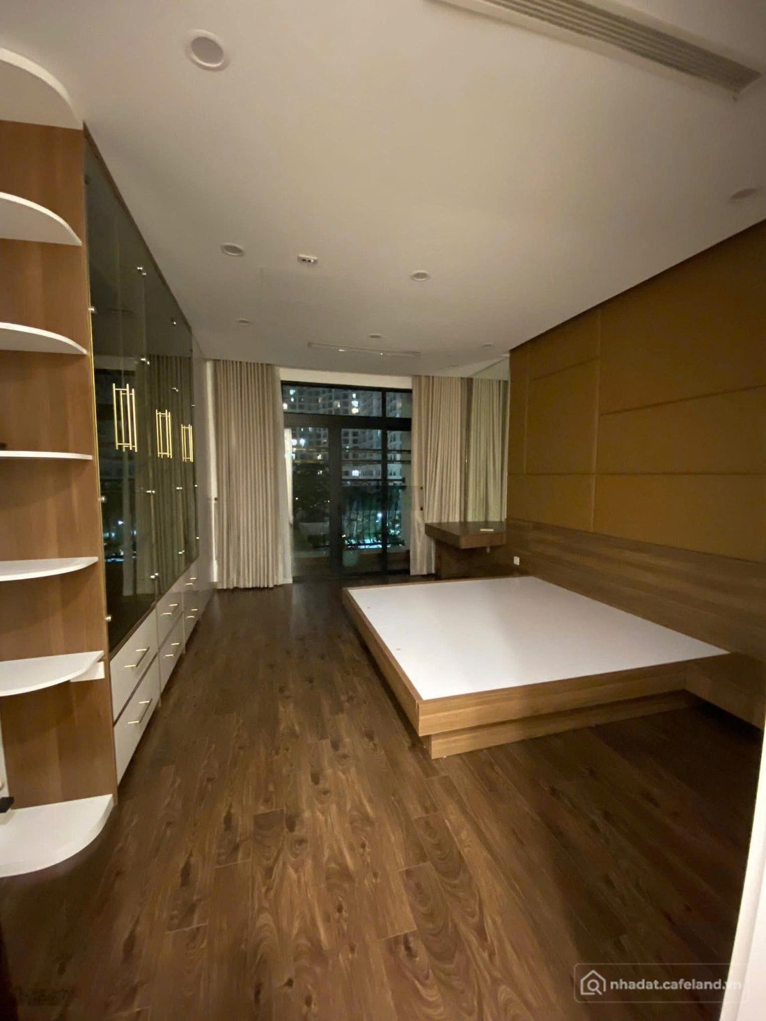 Bán căn hộ chung cư: Bán Căn hộ Cao cấp Chợ Mơ, 180m2, Căn góc 2 ban công, Nội t