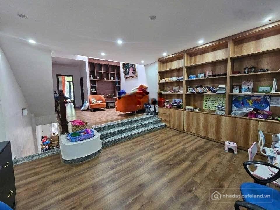 Bán biệt thự: KĐT Vạn Phúc,ô chờ thang máy,KD văn phòng.Dt 75m2,5 tầng,mt 5m. Gi