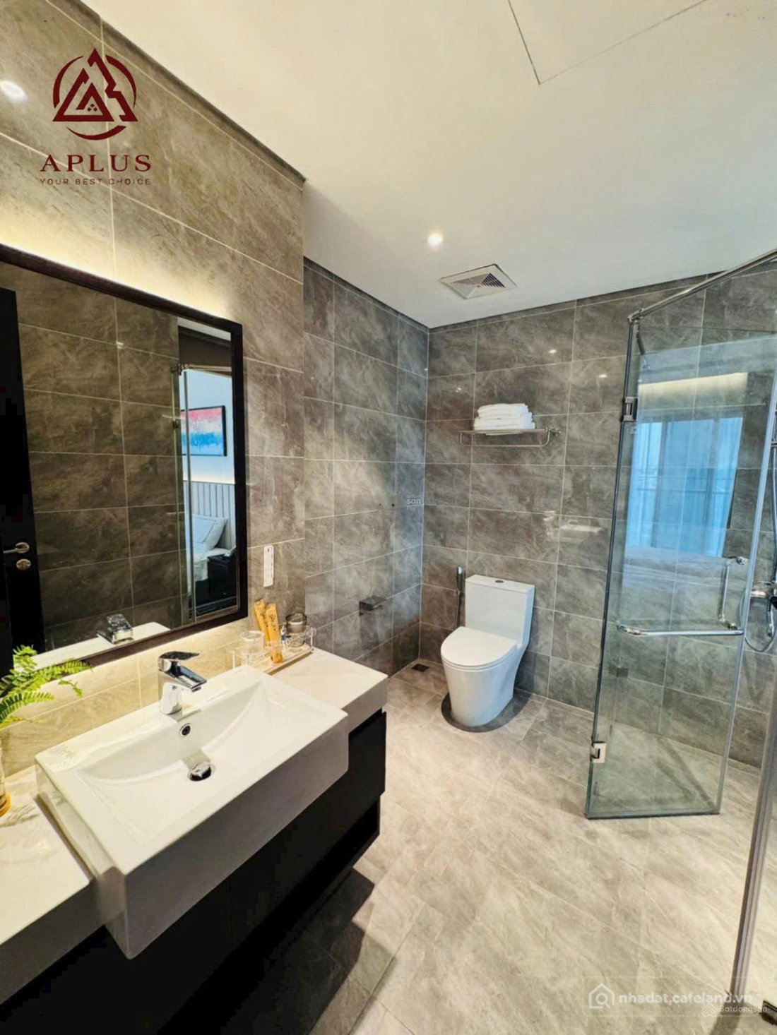 Bán căn hộ chung cư: Căn Sapphire giá tốt nhất, căn VIP Studio 1.55 tỷ. LH: 0866