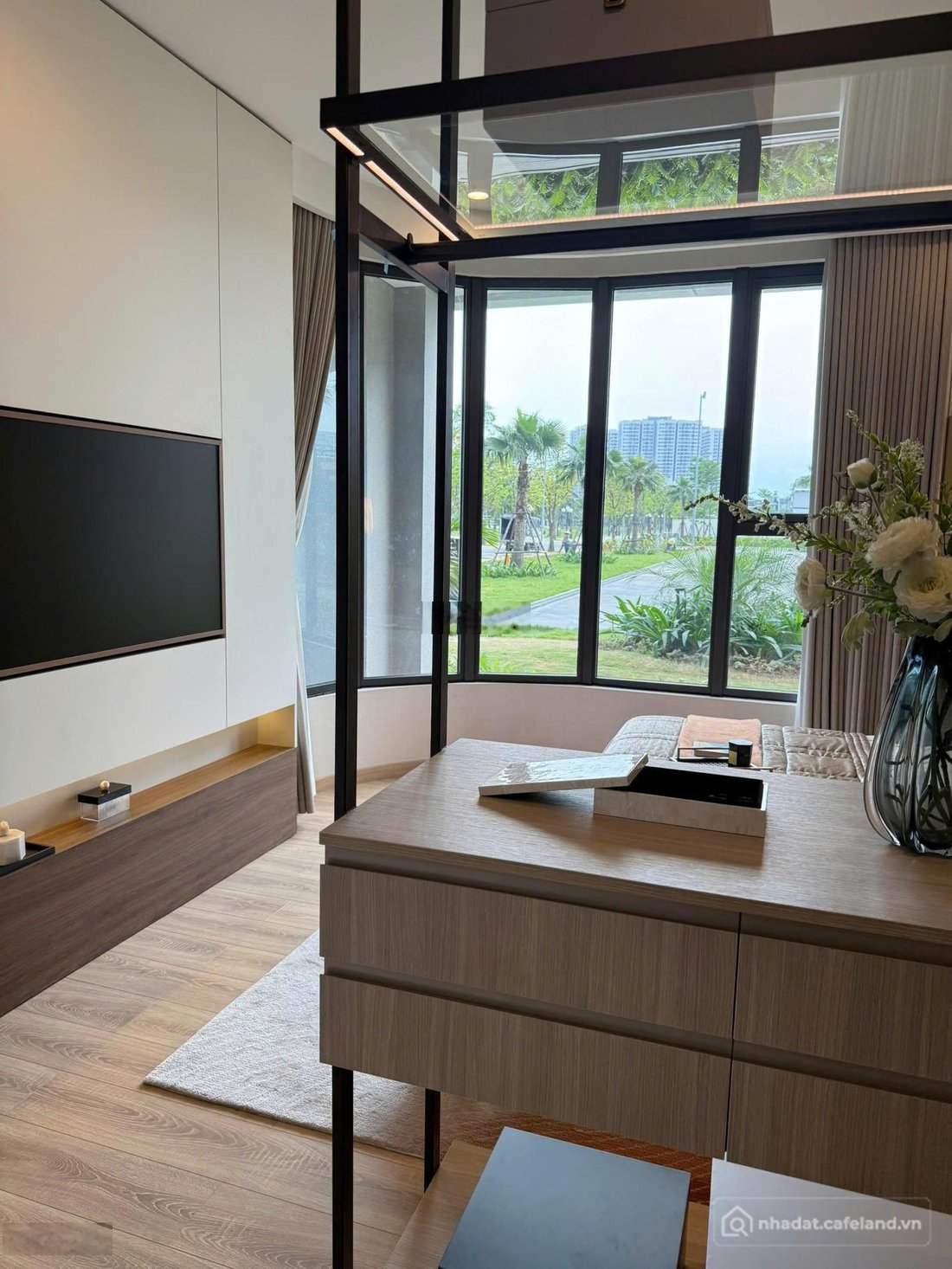 Bán căn hộ chung cư: Giá chỉ 4,9 tỷ - Căn 2PN + view view bể bơi nội khu, hồ Roy