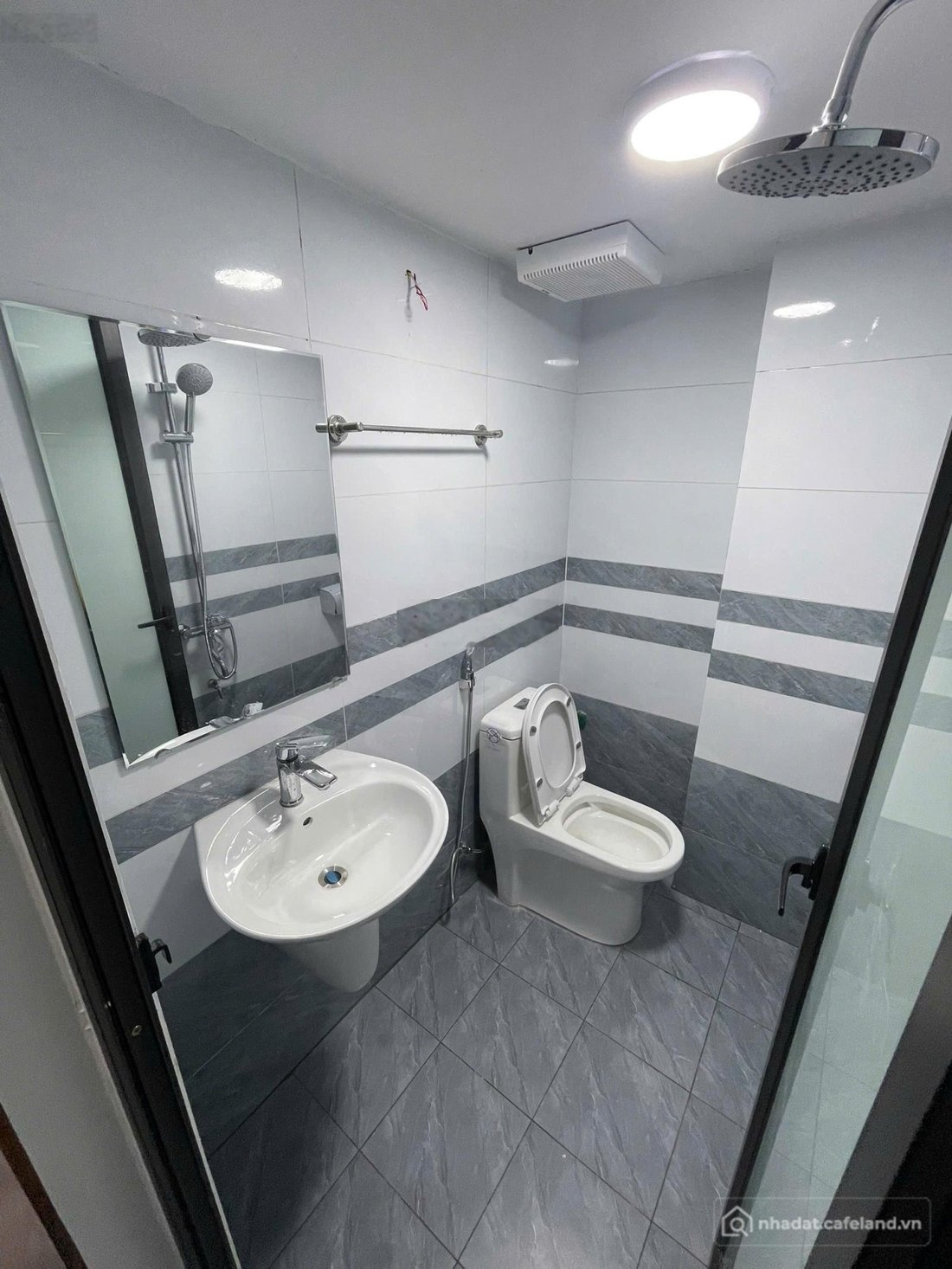 Bán nhà riêng: Bán nhà Ngọc Hồi Hoàng Liệt 10m ra ô tô tránh DT 40m2 x 4T giá 7,