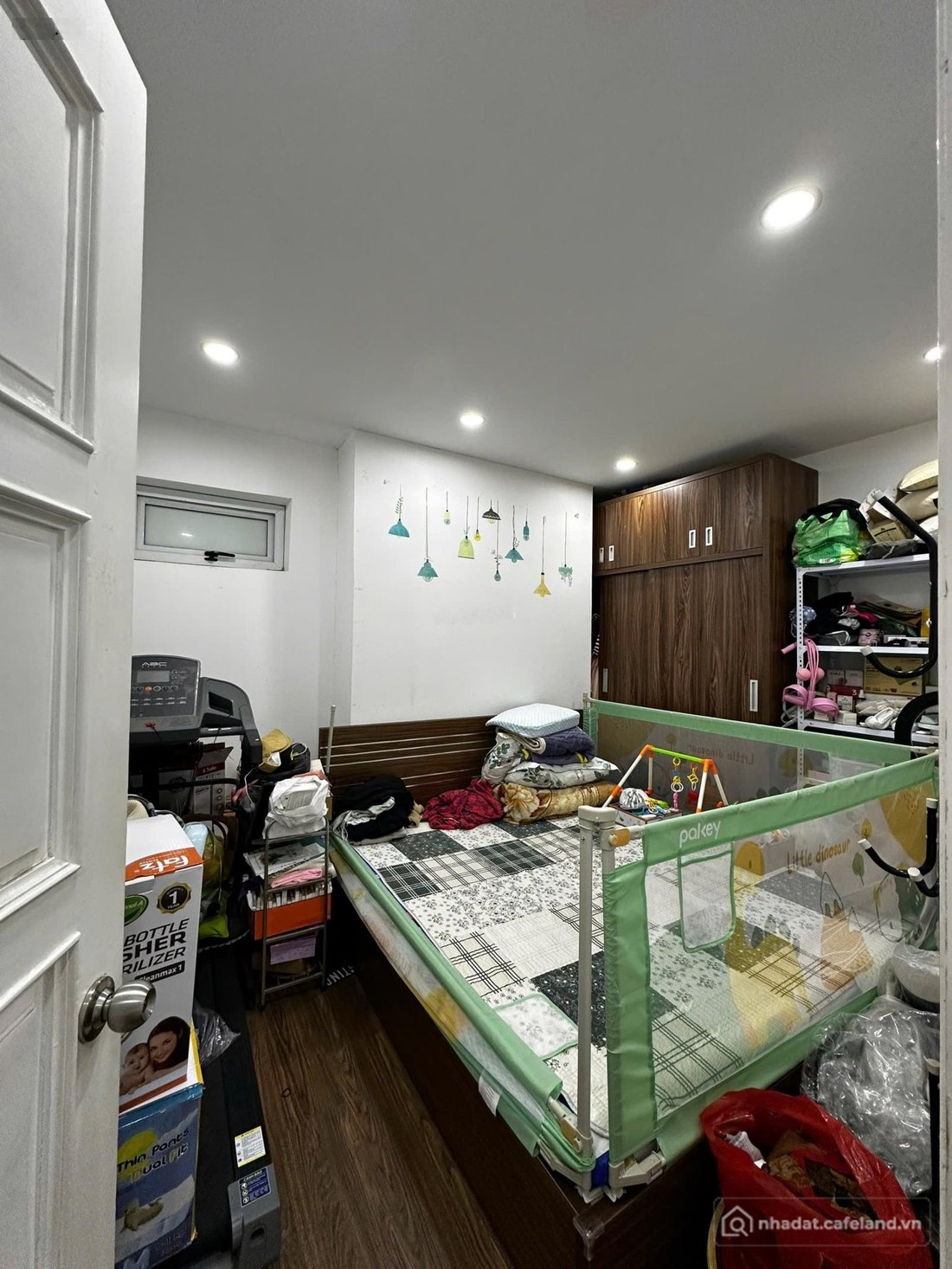 Bán căn hộ chung cư: Cần bán nhanh căn hộ 2PN đầy đủ nội thất, đã có sổ ở chung 