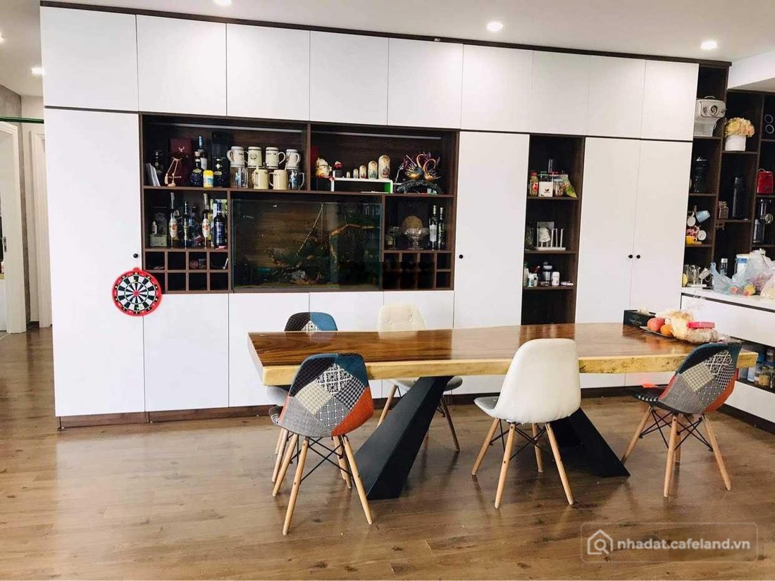 Bán căn hộ chung cư: Chính chủ bán căn hộ diện tích 135m2 tại New Skyline Văn Qu