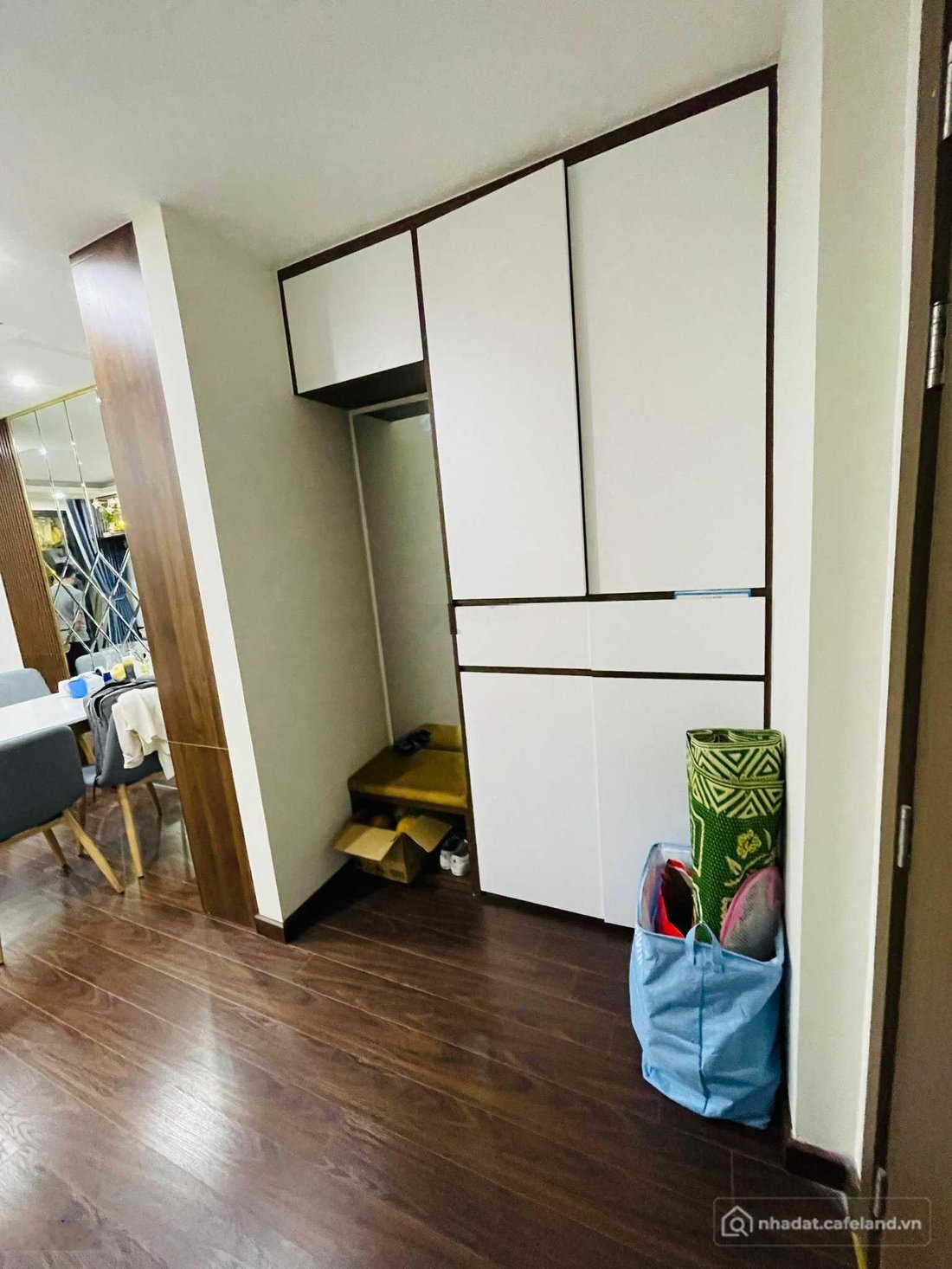 Bán căn hộ chung cư: Chính chủ bán căn 3N, 2VS full đồ nội thất. Xem nhà lúc nào