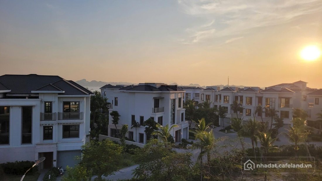 Bán biệt thự: Bán căn góc Grand Bay Townhouse trung tâm Bãi Cháy gần bãi tắm sổ 