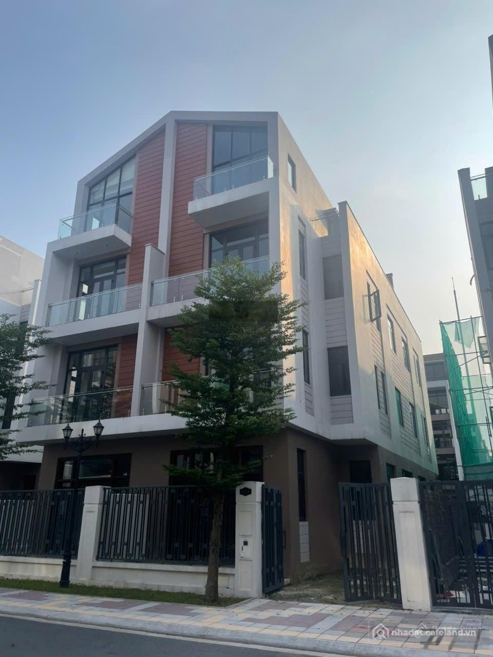 Bán biệt thự: Duy nhất một căn BT tứ lập view hồ Vinhomes Ocean Park 3 DT 120m2 