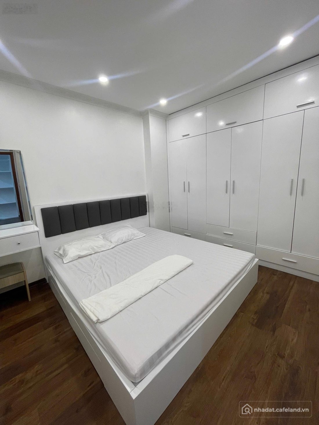 Bán căn hộ chung cư: Chính chủ cần tiền muốn bán nhanh Căn hộ nằm ngay giữa trun