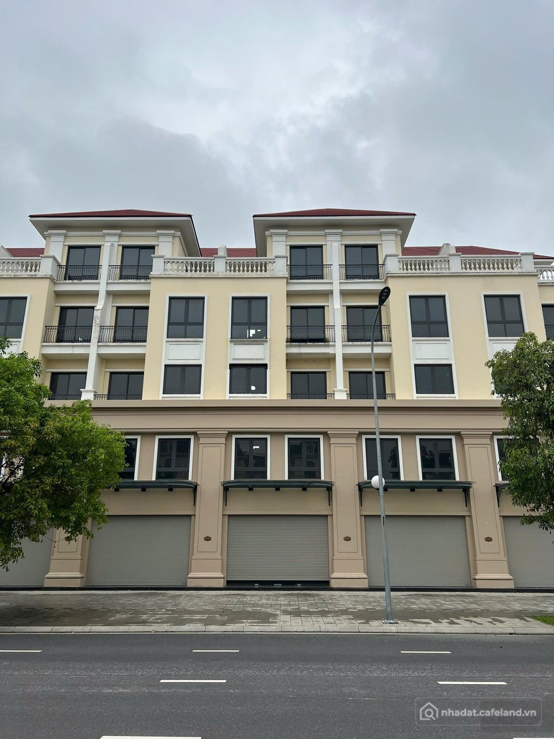 Bán nhà phố dự án: Cần bán nhanh shophouse 120m2 mặt đường Đại lộ San Hô 51m đã 