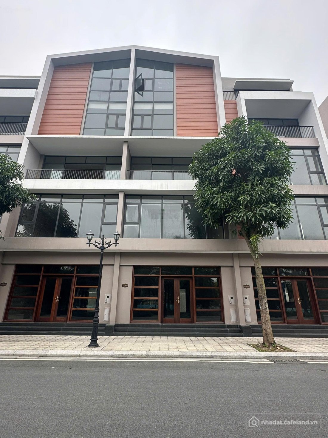 Bán biệt thự: Cần bán siêu phẩm dòng tiền liền kề 75m2 đối diện Vịnh Biển Bốn Mù