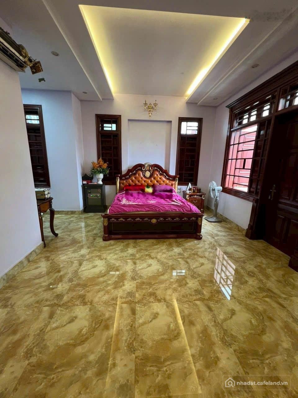 Bán biệt thự: Bán nhà biệt thự còn rất mới gần Bãi Tắm Hòn Gai, phường Hạ Long -