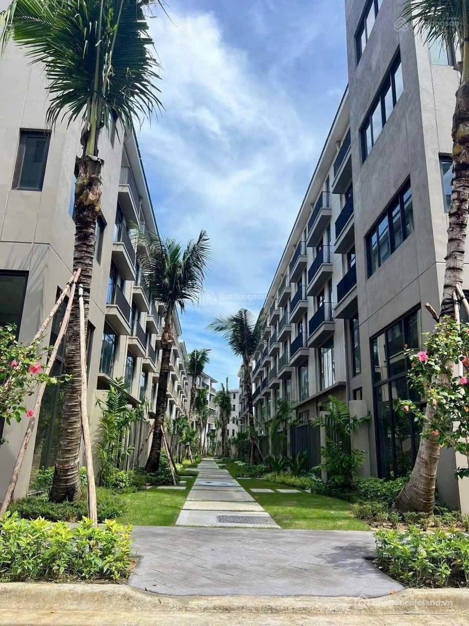 Bán nhà phố dự án: Khai xuân em bán căn shophouse 4 tầng sát biển Hạ Long. Diện 