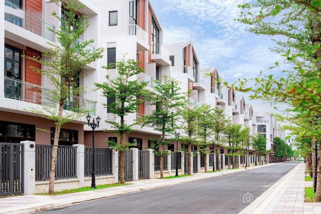 Bán biệt thự: "Cắt lỗ 2tỷ" biệt thự tứ lập Ánh Dương biển hồ Vin 3 giá chỉ 16tỷ 