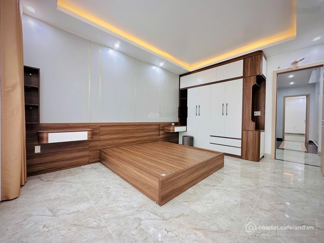 Bán biệt thự: Nhà 4 tầng xây mới mặt đường 11m khu TĐC Vinhomes Riverside, chợ h