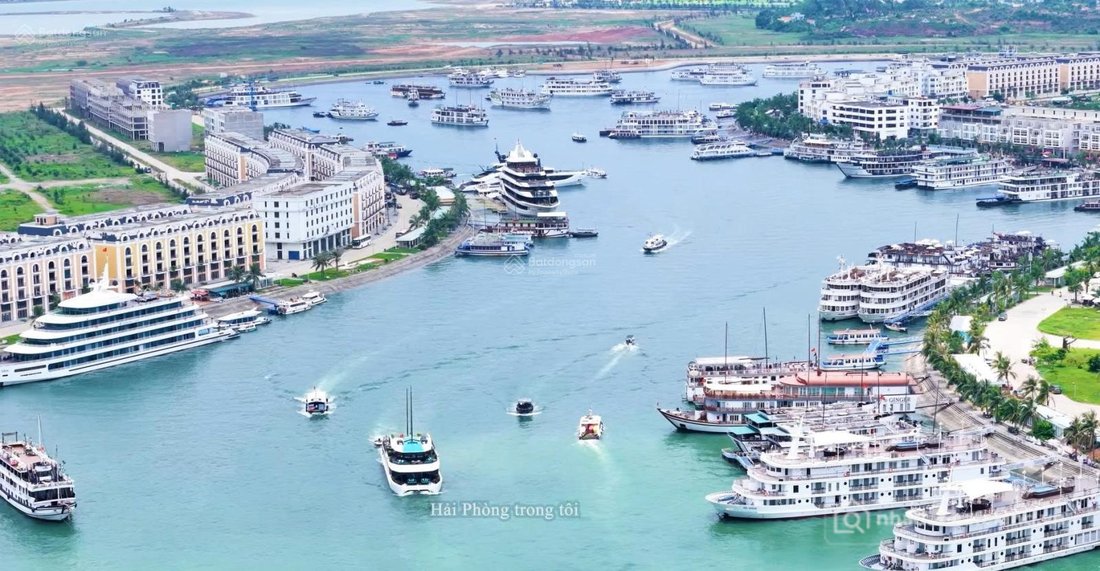 Bán biệt thự: Bán L83 108m2, giá 5.3 tỷ Tuần Châu Marina Hạ Long 5.5 tầng, mặt t