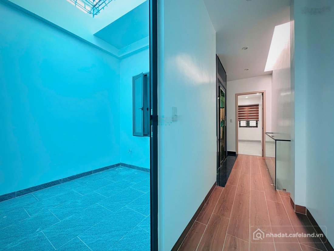 Bán nhà riêng: Nhà 4 tầng xây mới mặt đường 11m khu TĐC Vinhomes Riverside, chợ 