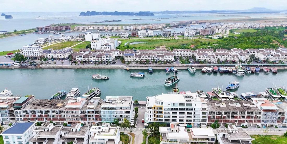 Bán biệt thự: Bán lỗ căn Liền kề L83 tại Tuần Châu Marina Hạ Long giá chỉ 5.x tỷ