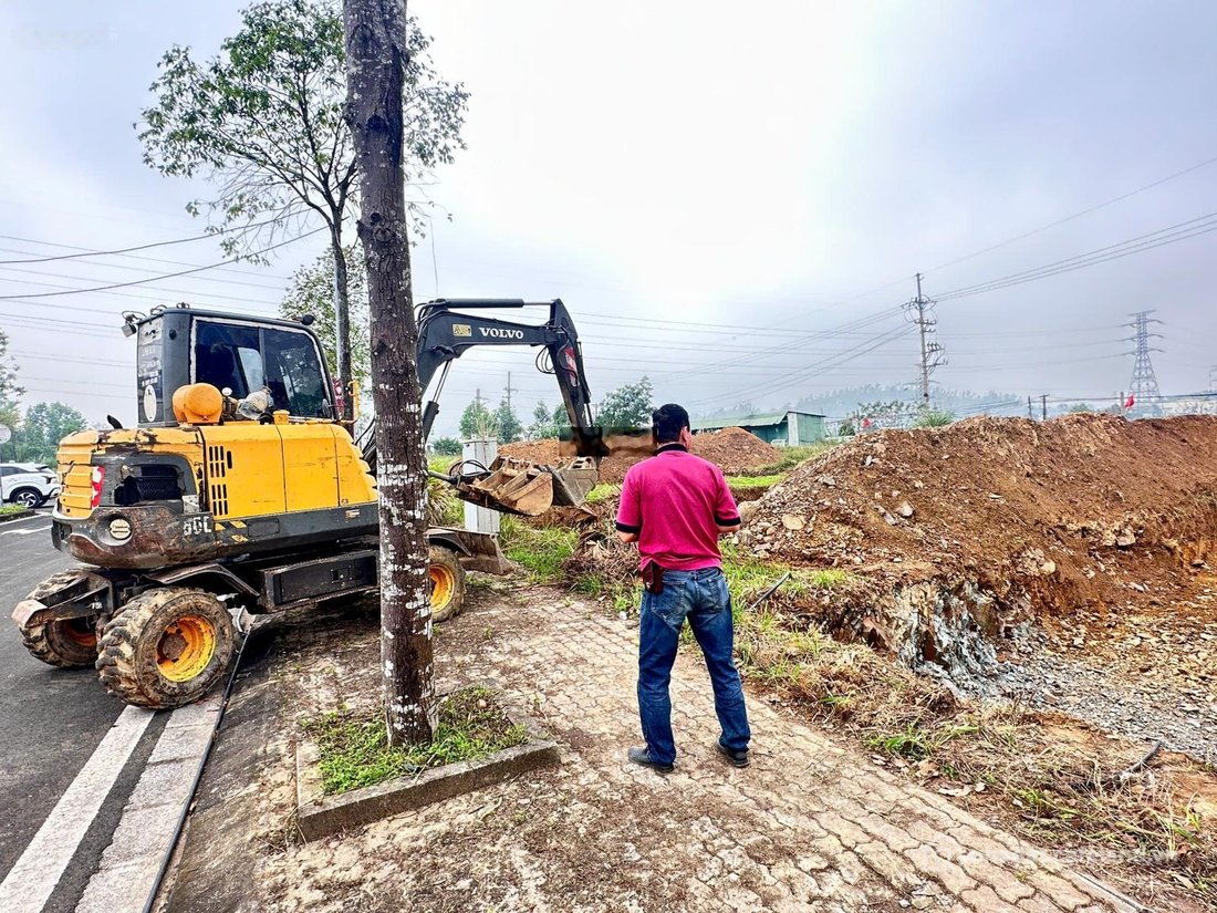 Bán biệt thự: Chính chủ bán lô trục chính, S: 90.1 m2, MT: 5m, mặt đường 17m, th