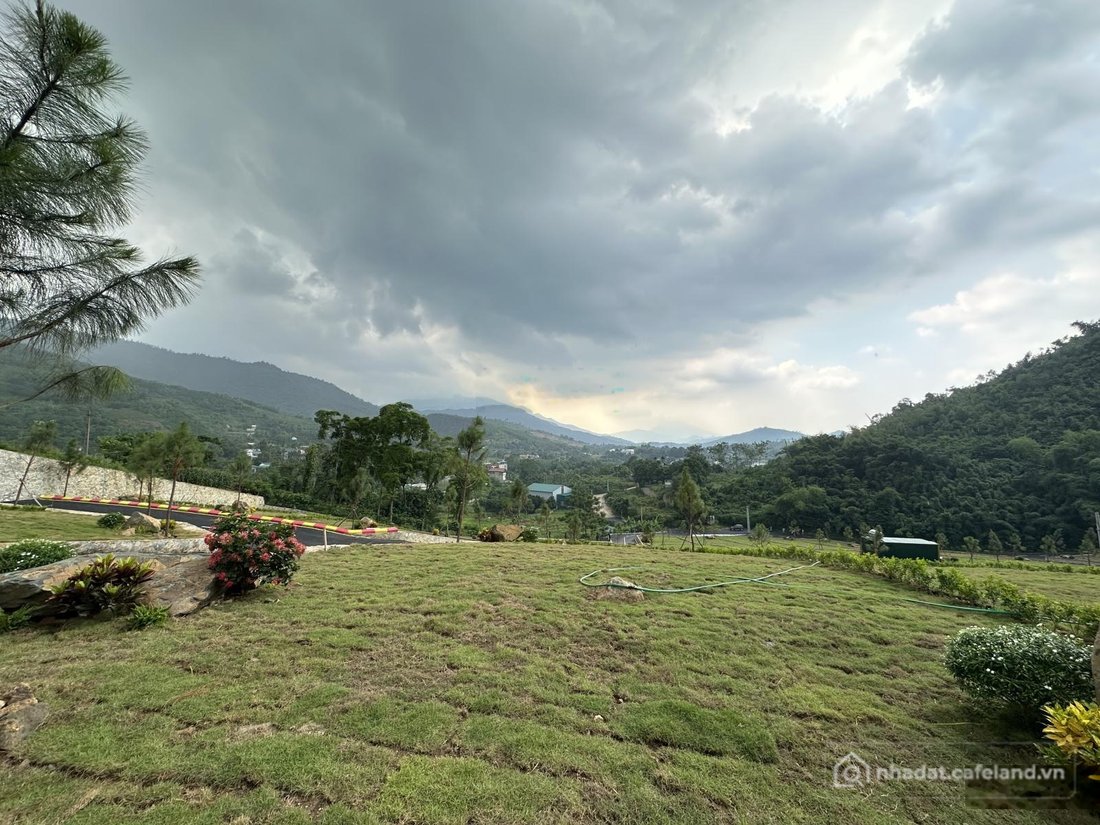 Bán đất thổ cư: Chỉ 4 tỷ Hiếm có khó tìm: Đất 279m² Hoà Lạc, MT rộng 11,6m, gần 