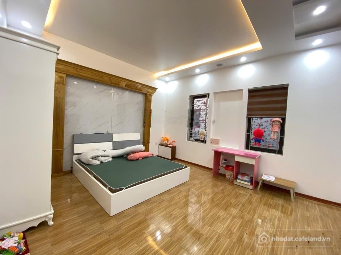 Bán nhà riêng: Nhà phố Chợ Hàng chỉ sau 2 nhà mặt đường ngõ rộng 2 phẩy 5 mét