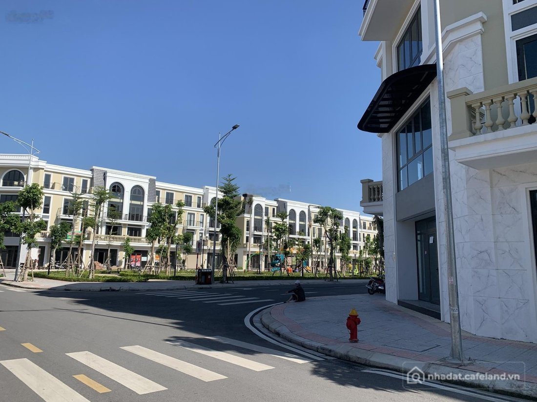 Bán nhà phố dự án: Bán nhà lô góc 2 mặt đường View Công Viên dự án Golden Point 