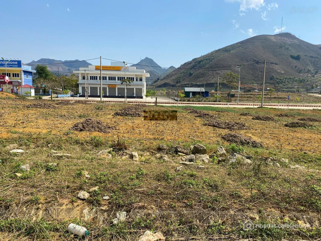 Bán đất thổ cư: Cần bán đất trung tâm hành chính Xã Vân Hồ, diện tích 181 m2. Ch