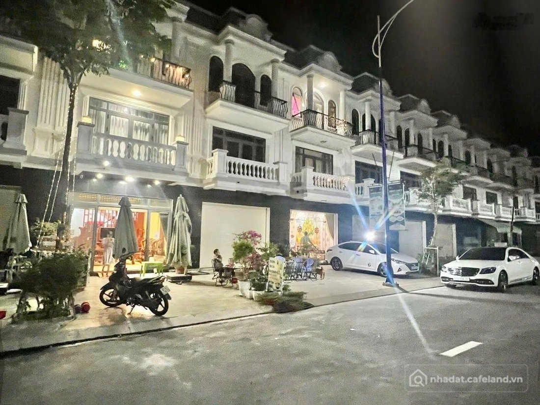 Bán nhà phố dự án: Bán Shophouse 80m2 tại Thăng Long Central City, giá cực chất 