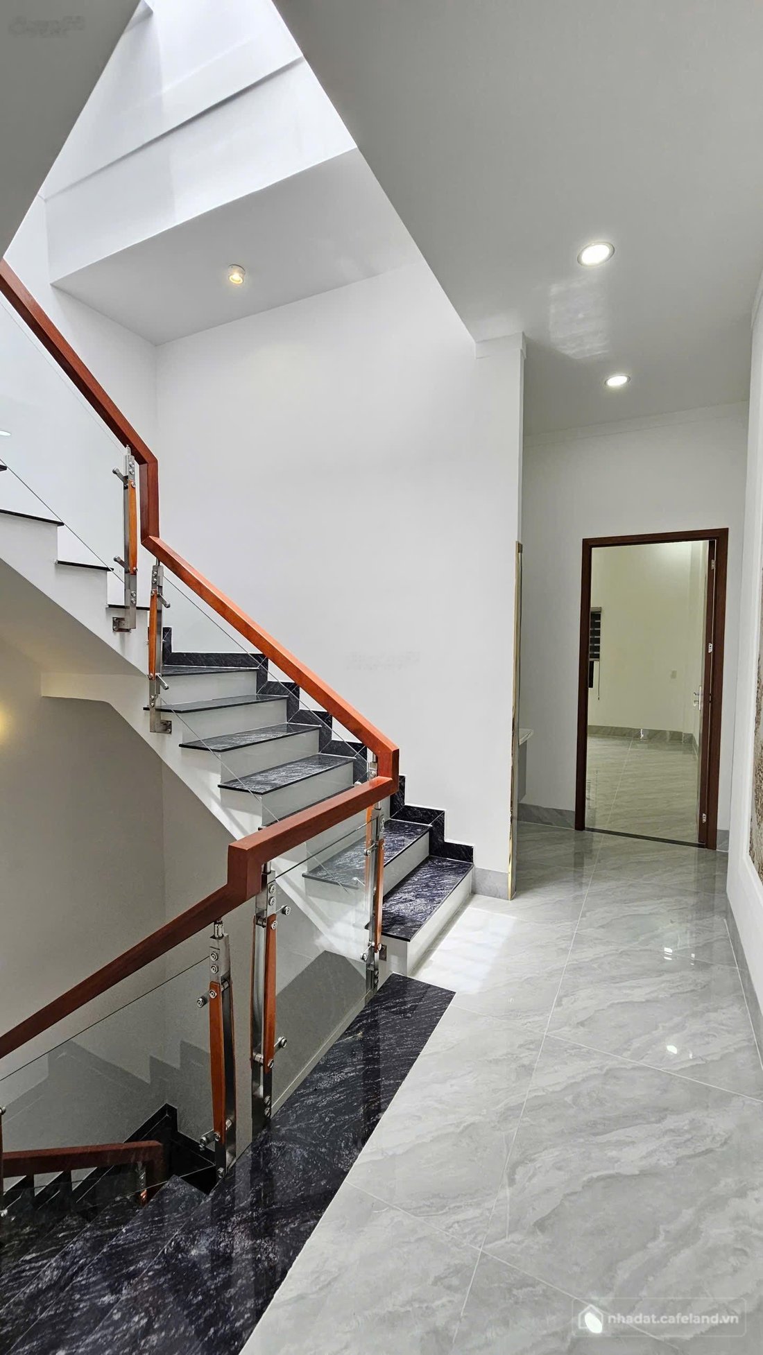 Bán nhà riêng: Giảm sâu giá cực sốc / Bán nhà 1 trệt 2 lầu KDC Lê Phong An Phú H