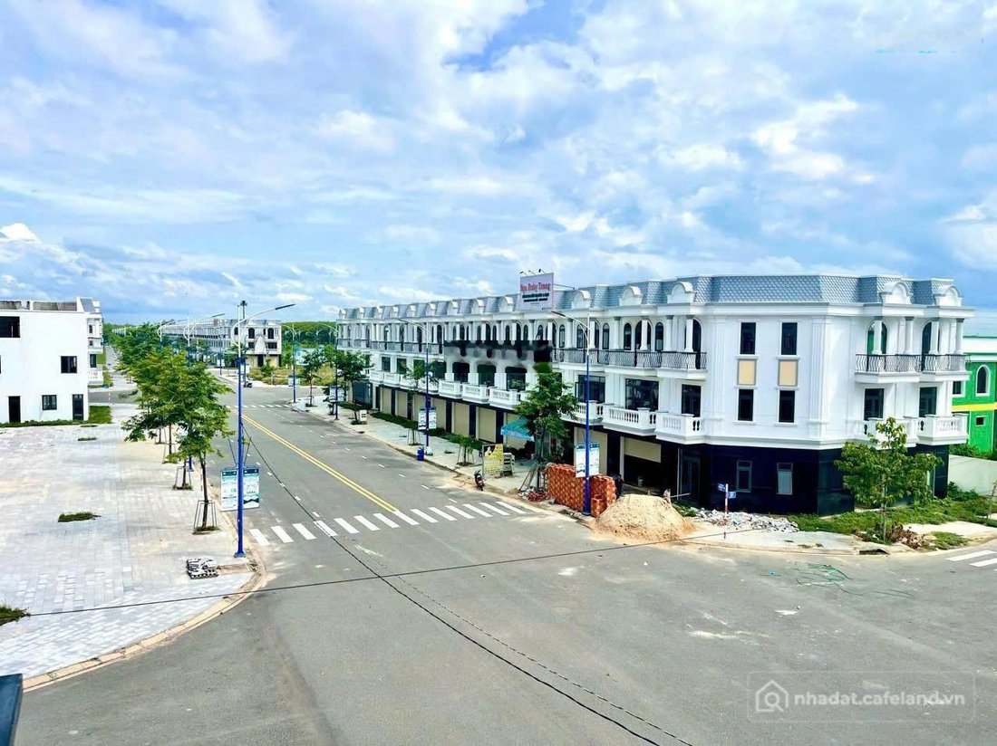Bán nhà phố dự án: Bán shophouse 100m2, 3PN + 4WC, tại Thăng Long Central City, 