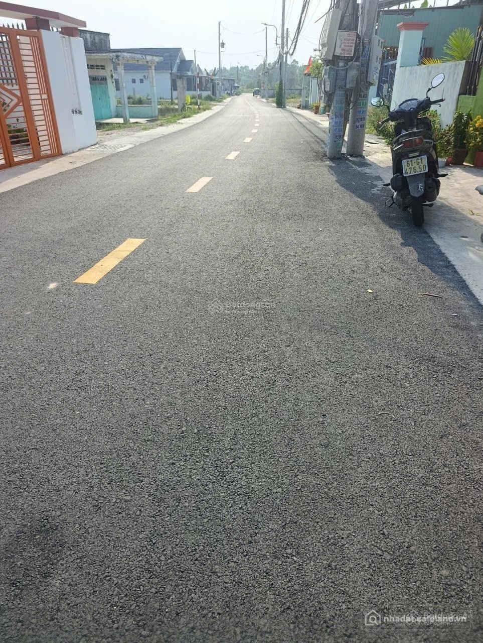 Bán đất thổ cư: Bán đất Tân Định Bến Cát sau MP4 Mở rộng, DT 114m2, Sổ sẵn cầm t
