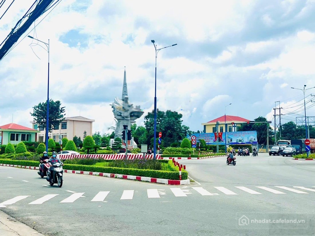 Bán đất thổ cư: Ngộp vốn nên cô chú khách gửi bán liền lô đất nằm ngay trung tâm
