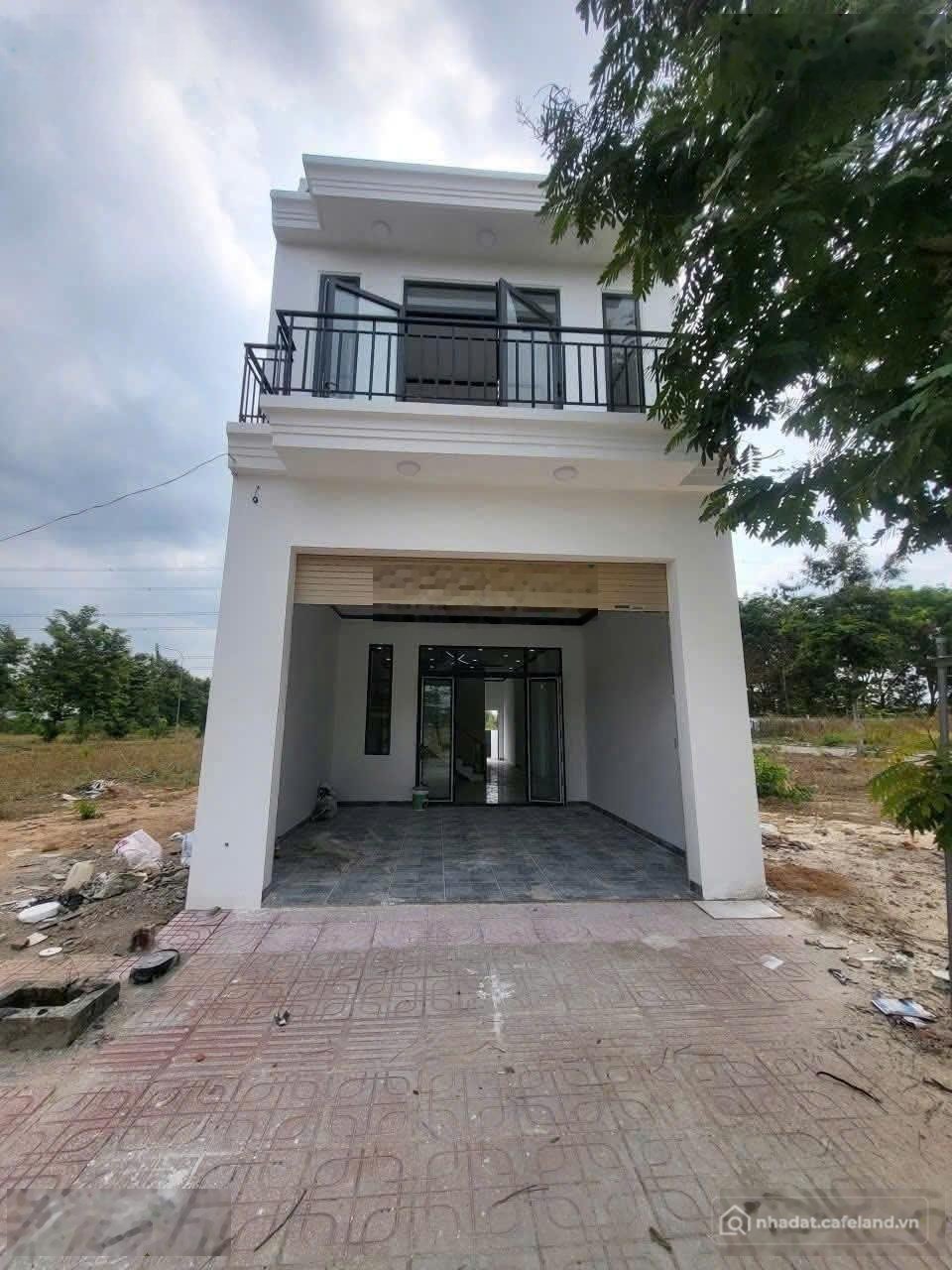 Bán nhà riêng: Nhà sổ riêng giá tốt hỗ trợ vay ngân hàng vợ chồng công nhân vẫn 